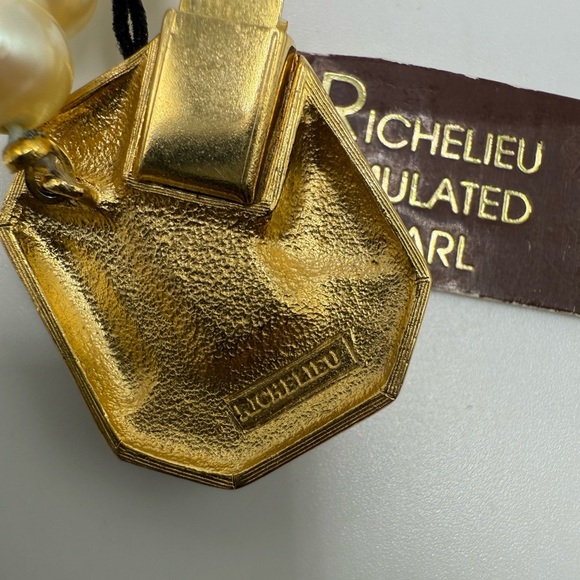 Vintage Richelieu Pearl Necklace with Blue Gemstone - Picture 5 of 5